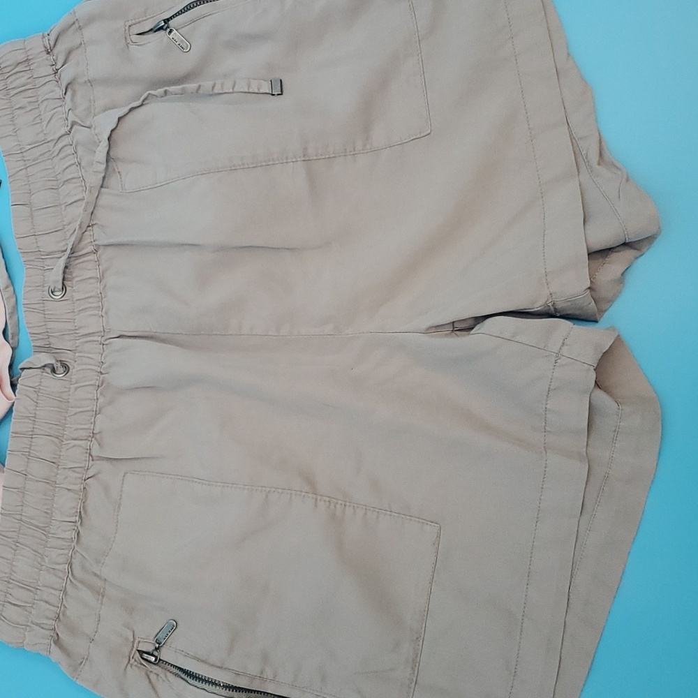 Max easy fit shorts new no tags - Picture 3 of 16